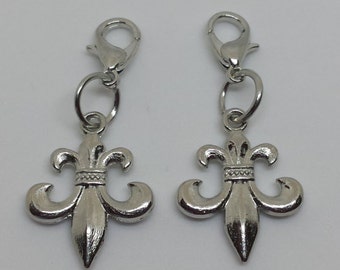 Clip on charm - Fleur-de-lis (Inverted) - perfect for keyrings, crafts, bracelets, jewellery making and more (QUANTITY: 1)
