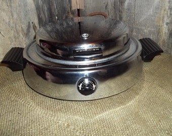 GE Dominion Round Electric Waffle Maker--Chorme-Model 1315 A