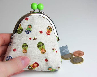 Metal frame coin purse - matriochkas - nesting dolls - russian dolls - green - blue - red clasp - Kiclac Matriochkas - Green
