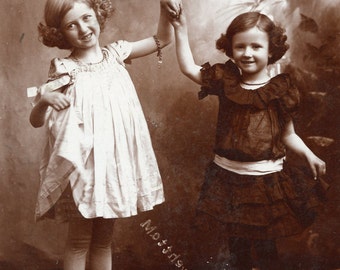 ADORABLE Little Sisters HOLDING HANDS Cabinet Card Photo Circa 1890s