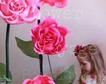 Giant free standing paper flower. Alice in Wonderland photo props. Huge self-standing flower backdrop. Shop window decor. Garden party props