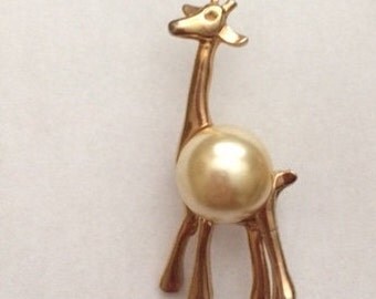 Vintage Giraffe Brooch