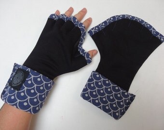 Buying Mittens by Nankichi Niimi Buying Mittens by Nankichi Niimi