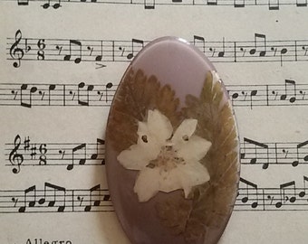 Oval pin dried flowers / Vintage 70's.