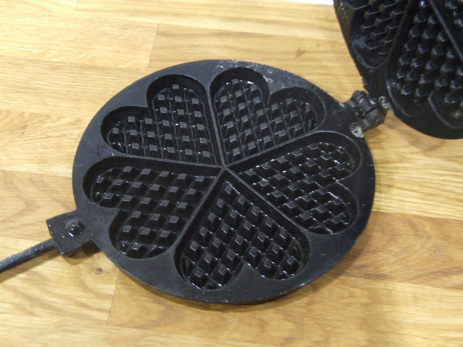Waffle Iron // French Love Hearts Waffle by VintageRetroOddities