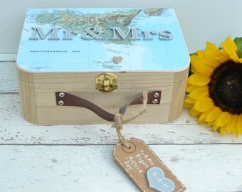 Travel Gift Mr & Mrs Wedding Memory Box Gift Travel Map Personalised Design Custom Suitcase Style Wooden Memory Box Travel Gift