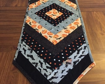 Halloween quilted table runner
