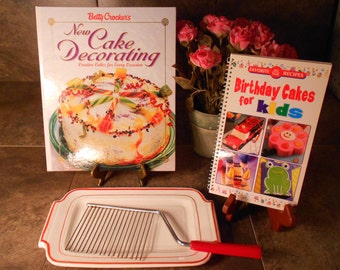 Retro Bakelite Cake Server and Cake Making /Decorating Cookbooks.