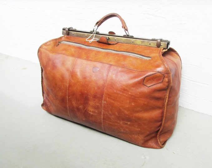 Large leather bag, vintage leather weekend bag, brown Italian leather luggage satchel holdall handbag, Vera Pelle gladstone bag