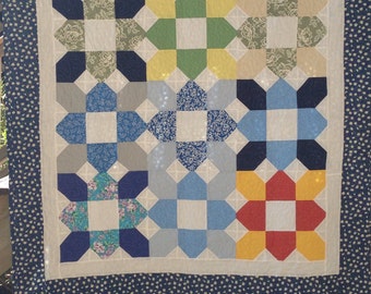 Quilt: Quilt/Throw quilt oversized floral print