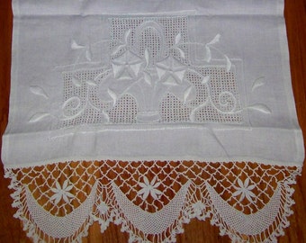 Beautiful VINTAGE Stylized Runner w/Hand Made Lace & Dimensional Embroidery Morning Glories Boudoir