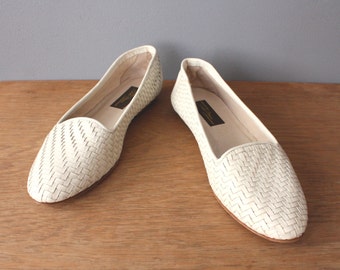 vintage woven shoes 8.5 / white leather flats / italian leather shoes / slip on shoes