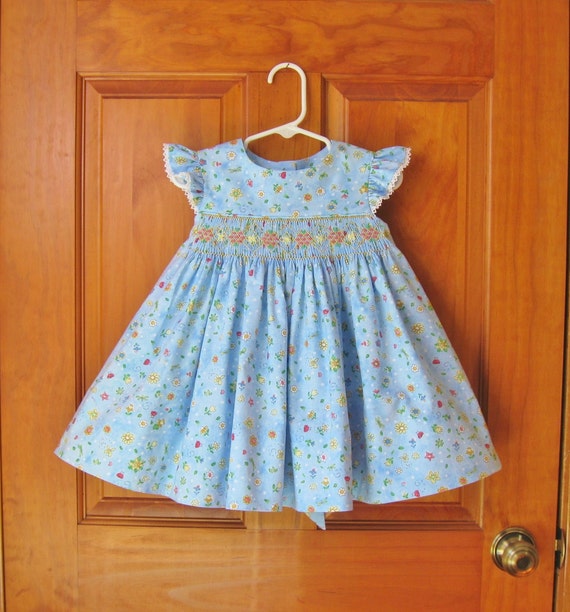 Blue baby girl smocked dress size 18 Mo whimsical daisies
