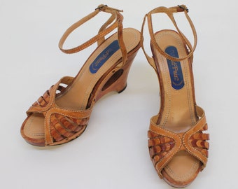 70's Leather Wood Platform Sandals / Disco Shoes / Hippie Shoes / High Heels / Wild Pair / Size 6 B