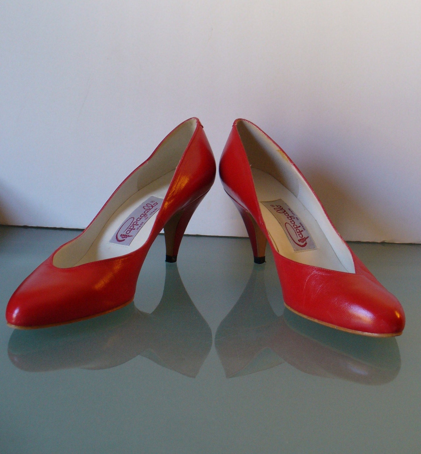 Vintage Pappagallo Red Leather Pumps Made in Spain Size 6.5 M
