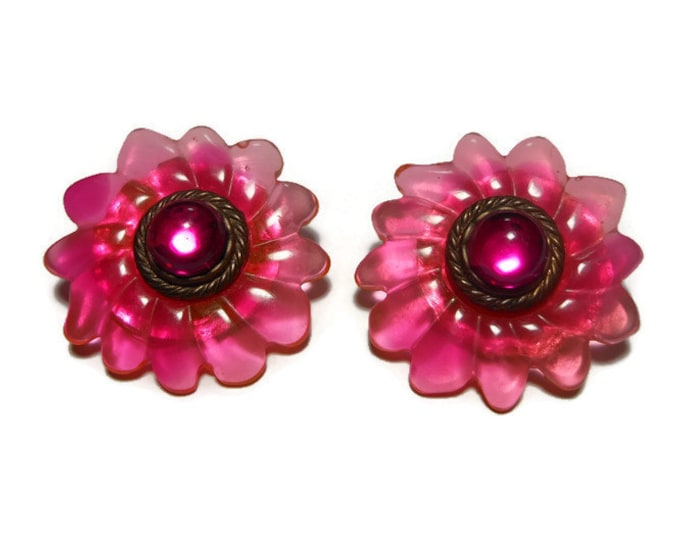 FREE SHIPPING Daisy earrings, colorful mixes of oranges and pinks floral clips molded lucite petals, glass cabochon center bronze rope frame