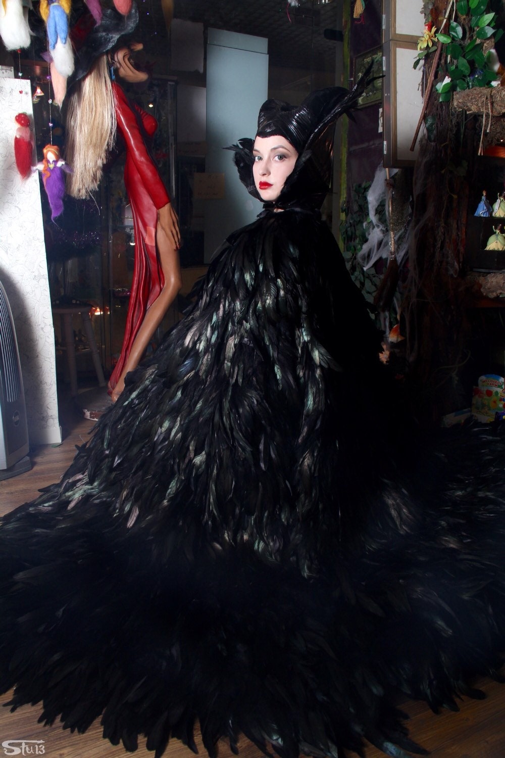 Maleficent black long rooster feathers robe to the flour