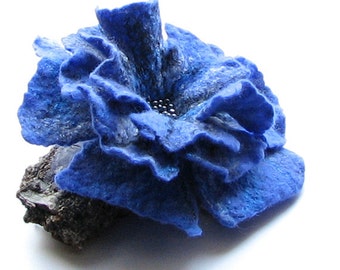 Mothersday gift - Lovely Flower Brooch - Unique Gift for Mom