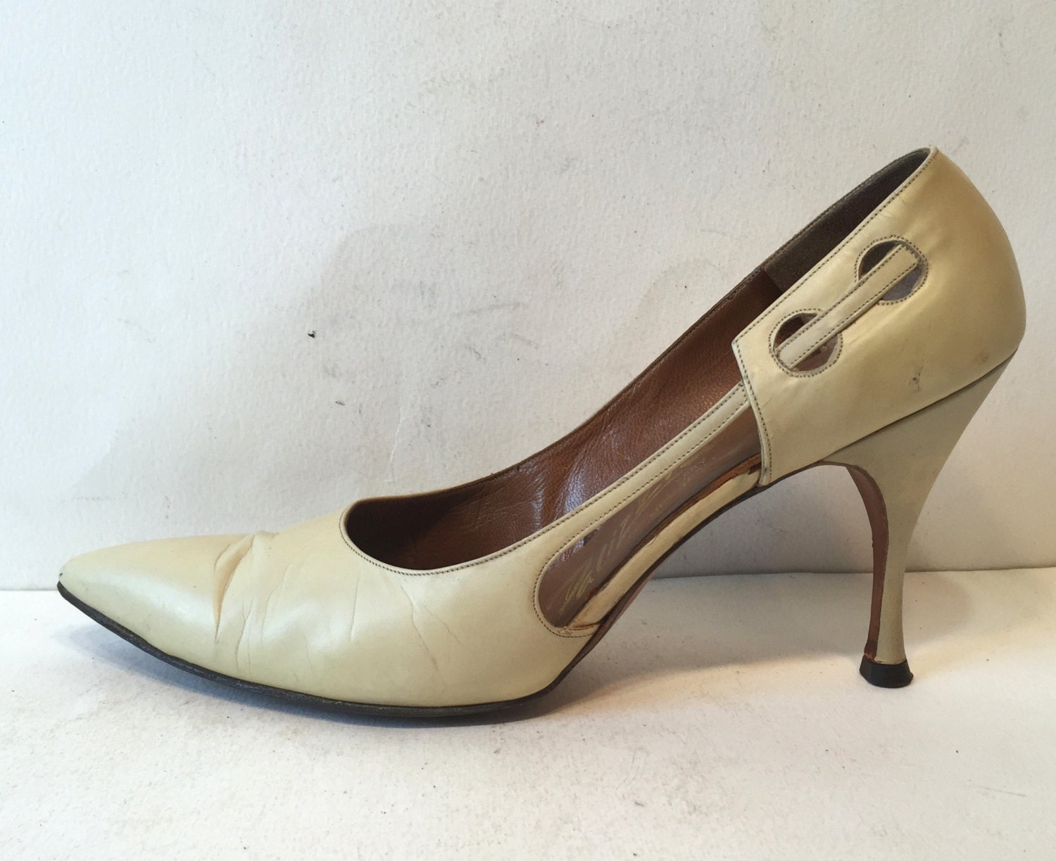 white leather pumps men