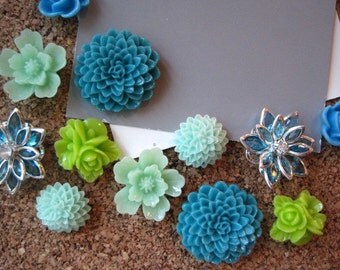 Pretty Thumbtacks / Flower Push Pins 12 pcs Green Flower Thumbtacks, Bulletin Board Thumbtacks, Housewarming Gifts, Wedding Favors