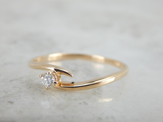 Small Diamond Bypass Ring in Yellow Gold Q6Z2MX-D