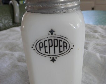Hazel Atlas Pepper Shaker ***Free Shipping