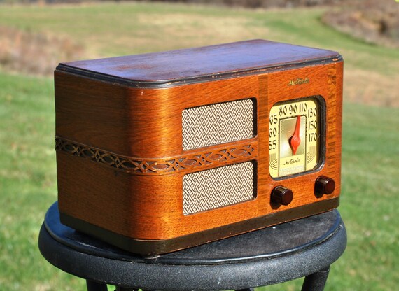 Antique 1940 Motorola AM Radio Model 50XW by RobsAntiqueRadios