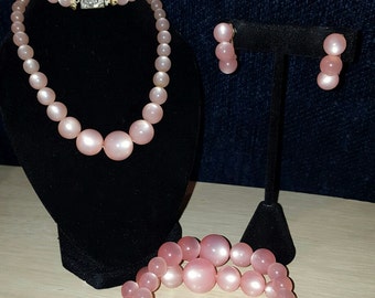 Absolutely beautiful, 50's, baby pink, moon glow, necklace, stretch bracelet, and screw back earring set!