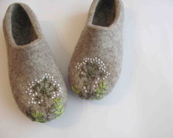 Grey natural wool embroidered felted slippers for women