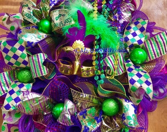 Mardi Gras Deco Mesh Wreath, Jester Mardi Gras Wreath, Coins Beads Feather Wreath, Fat Tuesday Decor, Jester Feather Mask Wreath, Whimsical
