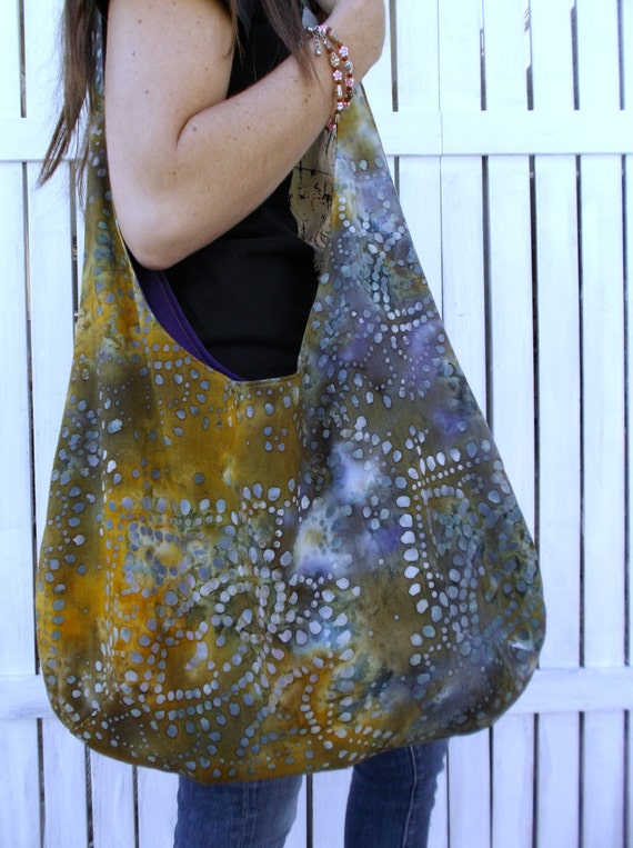 tote bag over shoulder