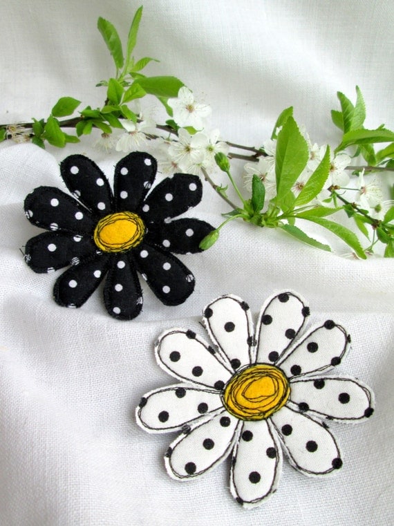 Black and White Polka Dots Flowers. TextileBrooch Camomiles Set 2in1. Felt Cotton Brooch. Free Hand Machine Embroidered. Mother's Day Gift.