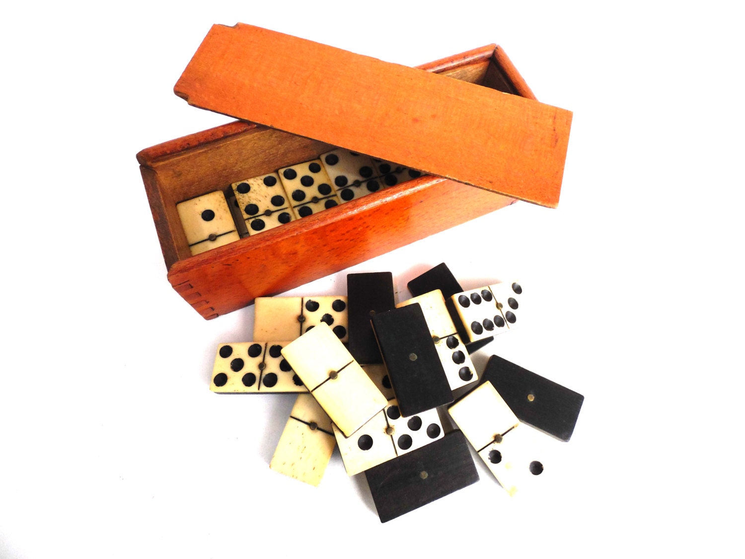 Antique Domino Set Complete Set of 28 pieces Antique.