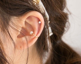 Pearl Ear Cuff, No Piercing Ear Cuff, Cartilage Ear Cuff, Fake Piercing, Simple Ear Cuff, Ear Cuff, Gold Ear Cuff, Ear cuffs, Pearl Ear Clip