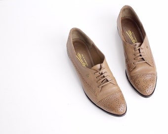 size 6 | Vintage Etienne Aigner Leather Brogues | Taupe Leather Lace-Up Oxford Shoes | 36