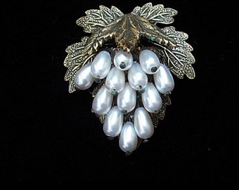 Vintage 4 Layer Brass N Pearl Grapes Dress Clip Dangling Festoon Bunch of Grapes Unique Dress Clip. + "16 Ways to Wear a Dress clip" 49.90