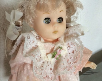 Lovely Vogue Ginny Little one 7-1/2" doll
