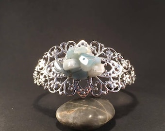 Silver bracelet & Amazonites chips.