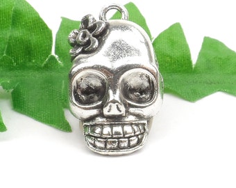 5 Silver Skull with Flower Charms, Sugar Skull, Day of The Dead Charms 21mm x 13mm C131
