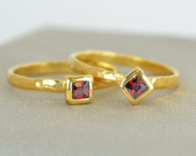 Square Garnet Ring, Garnet Solitaire, Garnet Solid 14k Gold Ring, January Birthstone Ring, Square Stone Mothers Ring, Square Stone Ring
