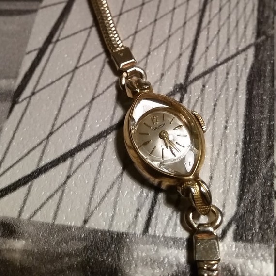 Vintage Gruen 10k Gold Womens Mechanical Watch. Gold Vintage