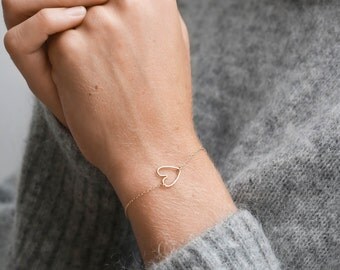 Delicate Heart Outline Bracelet / Dainty Charm Bracelet / Gold Heart / Layering Bracelet / HEART OUTLINE Bracelet by Layered and Long LB112