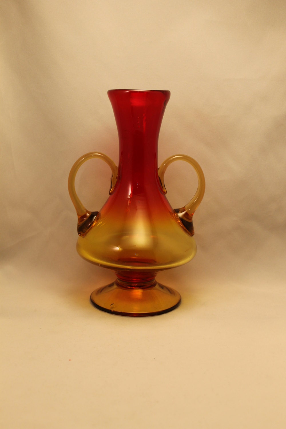 Vase Vintage Mid Century Amberina 2 Handled 9 Inch Glass Vase