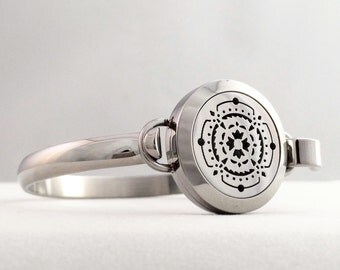 Essential Oil Diffuser Bracelet - Essential Oil Locket - Aromatherapy Bracelet - Diffuser Jewelry - Stainless Steel Bracelet - Silver Locket