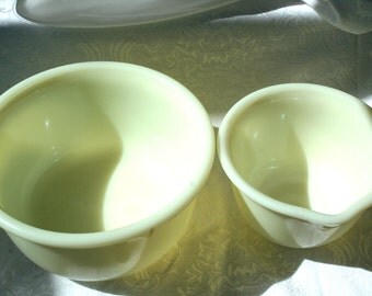 Vintage Pyrex Hamilton Beach Custard Yellow Glass Mixing Bowls, Hamilton Beach Mixing Bowls set 2, Spouted Glass Bowl, Vintage Kitchen Bowl