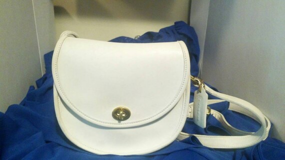 Beautiful vintage leather off white Coach crossbody purse