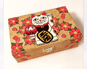 Wooden box with Maneki Neko - Pyrography