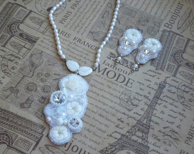 White wedding Beaded jewelry set Pearl flower Embroidery pearl necklace earring White Necklace Earrings wedding earrings wedding necklace