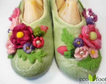 Slippers flower for Women Handmade wool slippers house shoes Womens wool felt slippers warm adult Custom slippers Felted wool slippers