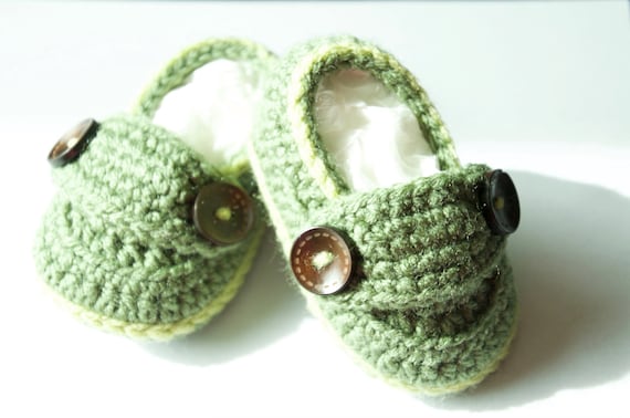 Crochet Button Baby Shoes 3-6 months Green by KnitsforSmiles